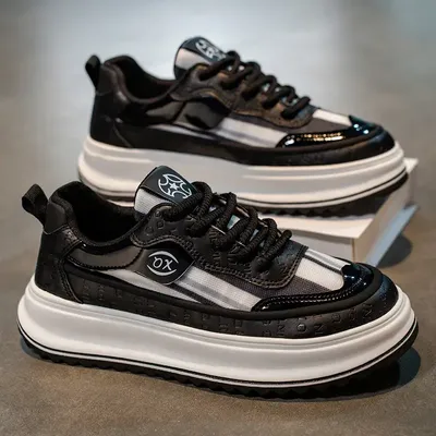 COMFORTABLE SPORTS SHOES